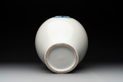 A Japanese blue and white 'Tokugawa crest' vase, Edo/Meiji, 19th C.