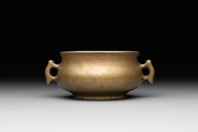 A Chinese bronze censer with 'ji 戟' handles, Xuande mark, 18th C.