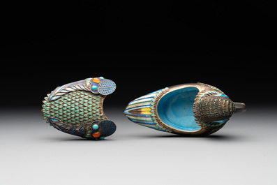 A Chinese precious stone inset, enamelled and filigree silver mandarin duck-form box and cover, 19/20th C.
