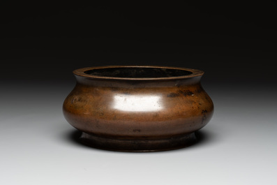 A large Chinese bronze censer, Xuande mark, 17/18th C.