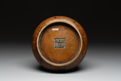 A large Chinese bronze censer, Xuande mark, 17/18th C.