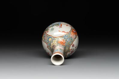 A Chinese famille rose bottle vase, Ju Ren Tang 居仁堂製 mark, Republic