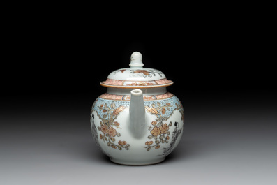 A fine Chinese famille rose and grisaille teapot with figural design, Yongzheng