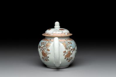 A fine Chinese famille rose and grisaille teapot with figural design, Yongzheng