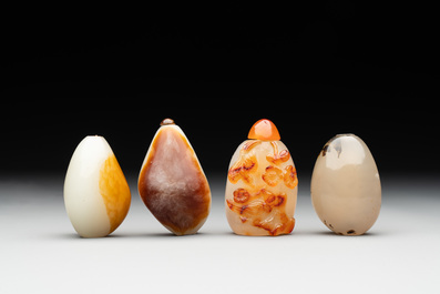Nine Chinese jade and agate snuff bottles, 19/20th C.