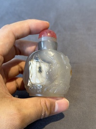 Nine Chinese jade and agate snuff bottles, 19/20th C.