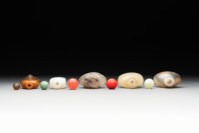 Nine Chinese jade and agate snuff bottles, 19/20th C.