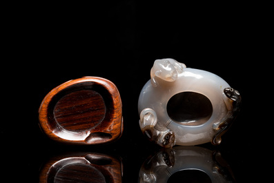 A Chinese agate 'chilong' brush washer and a water pot with Buddhist lions, 19th C.