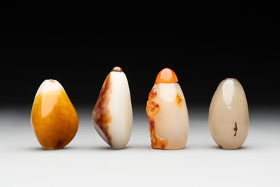 Nine Chinese jade and agate snuff bottles, 19/20th C.