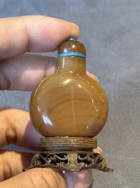 Nine Chinese jade and agate snuff bottles, 19/20th C.