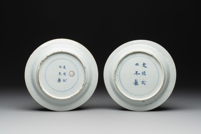 A pair of Chinese wucai ko-sometsuke 'monkey and deer' plates for the Japanese market and a tomobako, Chenghua mark, Chongzhen