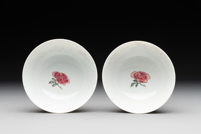 A pair of fine Chinese famille rose cups and saucers with floral design, Yongzheng