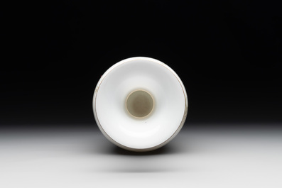 A Chinese polychrome-decorated eggshell 'cat' vase, Zhong Guo Jingdezhen Zhi 中國景德鎮製 mark, 20th C.