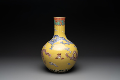 A Chinese famille rose yellow-ground 'dragon' 'tianqiu ping' vase, 20th C.