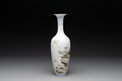A Chinese polychrome-decorated eggshell 'cat' vase, Zhong Guo Jingdezhen Zhi 中國景德鎮製 mark, 20th C.