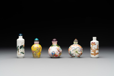 Three Chinese famille rose snuff bottles and two painted glass snuff bottles, Qianlong and Jujiutang mark, 19/20th C.
