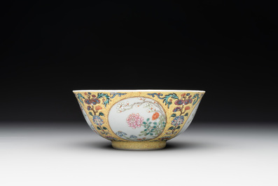 A Chinese blue, white and famille rose bowl with floral design, Qianlong mark, 19/20th C.
