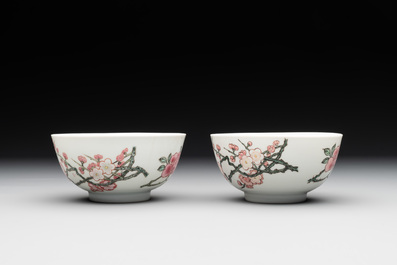 A pair of fine Chinese famille rose cups and saucers with floral design, Yongzheng