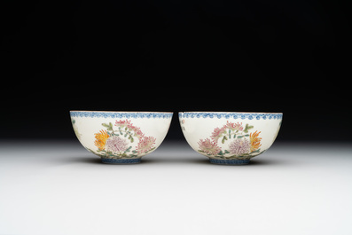 A pair of Chinese famille rose eggshell bowls with floral design, Qianlong mark, 20th C.