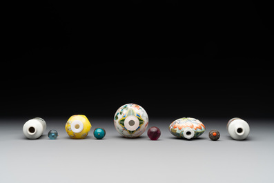 Three Chinese famille rose snuff bottles and two painted glass snuff bottles, Qianlong and Jujiutang mark, 19/20th C.