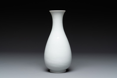 A Chinese gilt-decorated iron-red- and grisaille vase and a fitted box, Hongxian mark, Republic