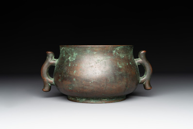 A Chinese bronze censer with 'ji 戟' handles, Zhi Xuan 致軒 mark, 17/18th C.