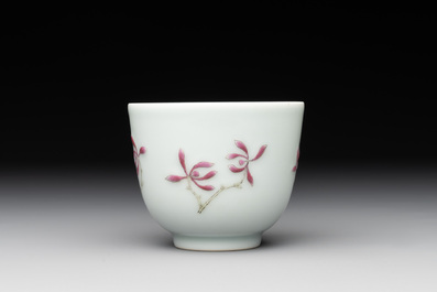 A Chinese famille rose 'orchid' cup, Tui Si Tang Zhi 退思堂製 mark, 19/20th C.