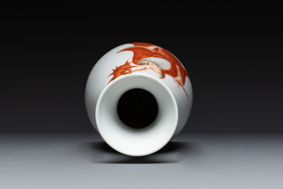 A Chinese gilt-decorated iron-red- and grisaille vase and a fitted box, Hongxian mark, Republic
