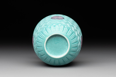 A Chinese famille rose turquoise-glazed and 'faux-bois' cup, 20th C.