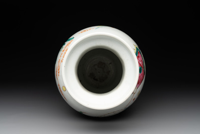 A Chinese famille rose 'warriors on horseback' vase, 18/19th C.