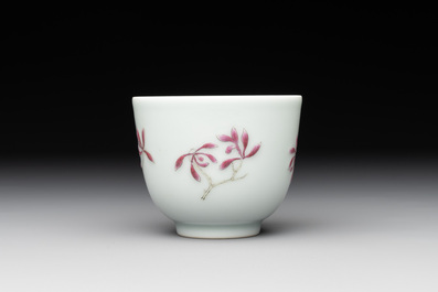 A Chinese famille rose 'orchid' cup, Tui Si Tang Zhi 退思堂製 mark, 19/20th C.