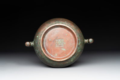A Chinese bronze censer with 'ji 戟' handles, Zhi Xuan 致軒 mark, 17/18th C.