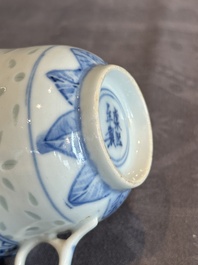 A collection of 22 Chinese blue and white wares, Ruo Shen Zhen Cang 若深珍藏 mark, 19/20th C.