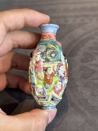 Four Chinese famille rose snuff bottles, Qianlong and Daoguang mark, 19/20th C.