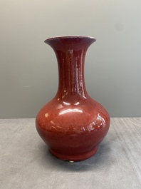 A Chinese flamb&eacute;-glazed vase, 19th C.