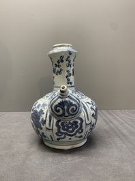 A Chinese blue and white 'kraak' porcelain kendi, Wanli
