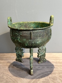 A rare Chinese archaic bronze tripod ritual food vessel, 'ding 鼎', Shang