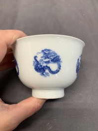A Chinese blue and white 'dragon' cup, Kangxi mark, 19/20th C.