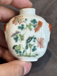 Four Chinese famille rose and verte snuff bottles, Qianlong and Tongzhi mark, 19th C.