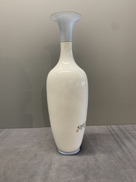 A Chinese polychrome-decorated eggshell 'cat' vase, Zhong Guo Jingdezhen Zhi 中國景德鎮製 mark, 20th C.
