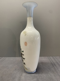 A Chinese polychrome-decorated eggshell 'cat' vase, Zhong Guo Jingdezhen Zhi 中國景德鎮製 mark, 20th C.
