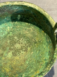 A rare Chinese archaic bronze tripod ritual food vessel, 'ding 鼎', Shang