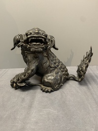 A pair of fine Chinese bronze Buddhist lions, 17/18th C.