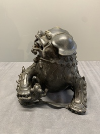 A pair of fine Chinese bronze Buddhist lions, 17/18th C.