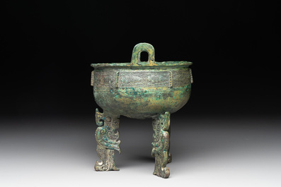 A rare Chinese archaic bronze tripod ritual food vessel, 'ding 鼎', Shang