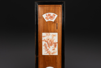 A Chinese four-part folding screen with iron-red-decorated porcelain plaques, 19/20th C.