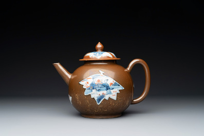 A Chinese famille rose ruby-back 'mandarin ducks' plate and a large capucin-brown-ground Imari-style teapot, 18/19th C.