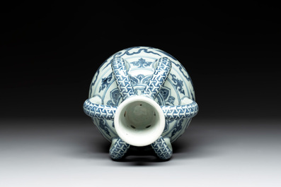 A Chinese blue and white Ming-style 'Buddhist lion' vessel, 20th C.