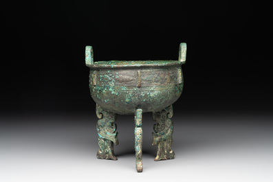 A rare Chinese archaic bronze tripod ritual food vessel, 'ding 鼎', Shang