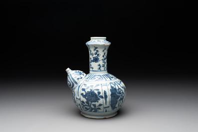 A Chinese blue and white 'kraak' porcelain kendi, Wanli